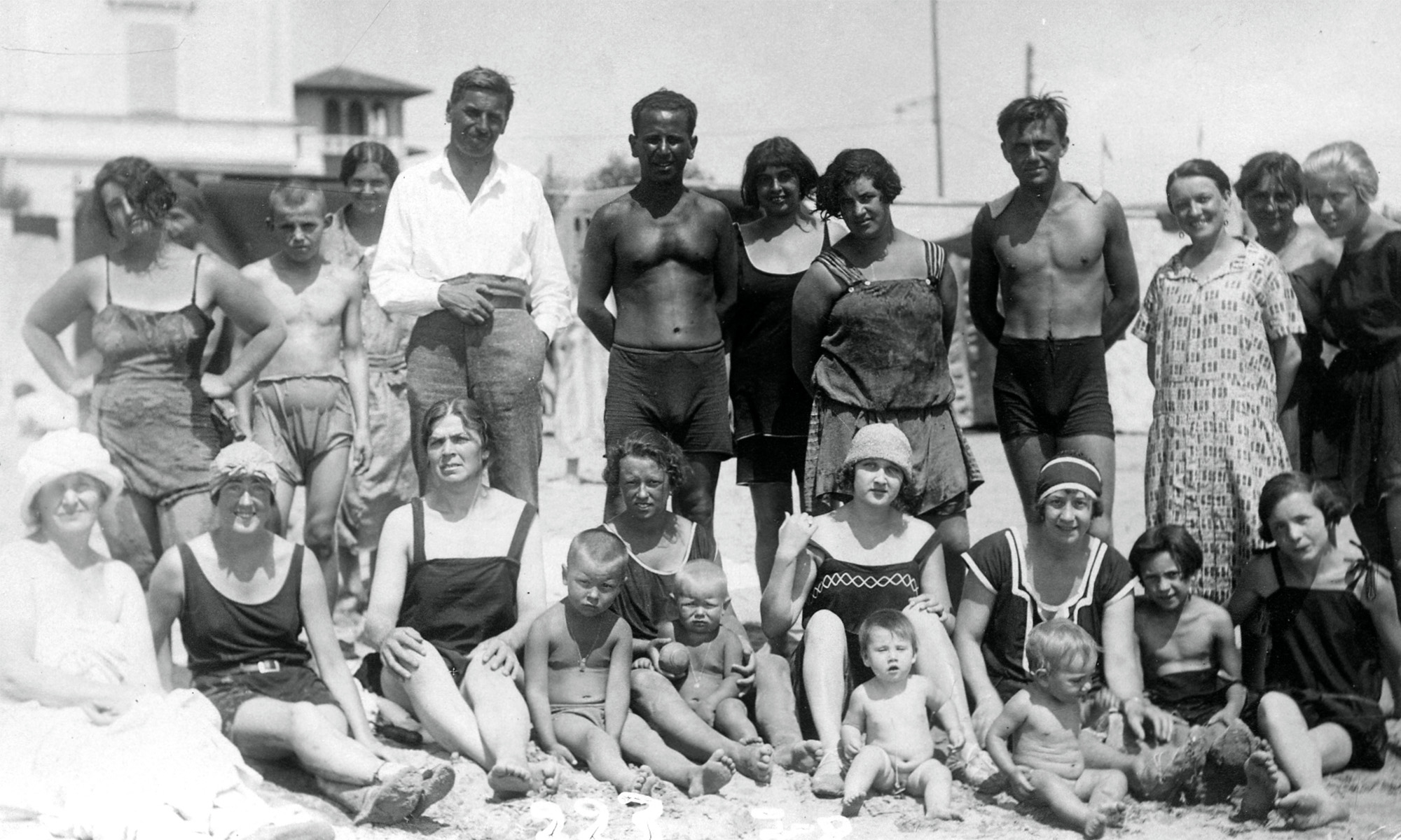 Photo groupe of people on the beach